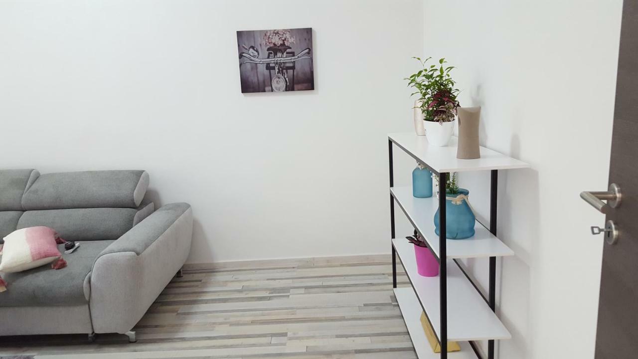 Apartment Imperia *** Pula Eksteriør billede