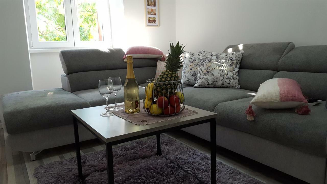 Apartment Imperia *** Pula Eksteriør billede